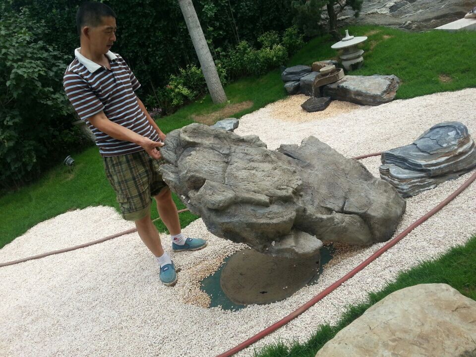 專業(yè)設(shè)計仿石井蓋、仿真假山制作園林景觀